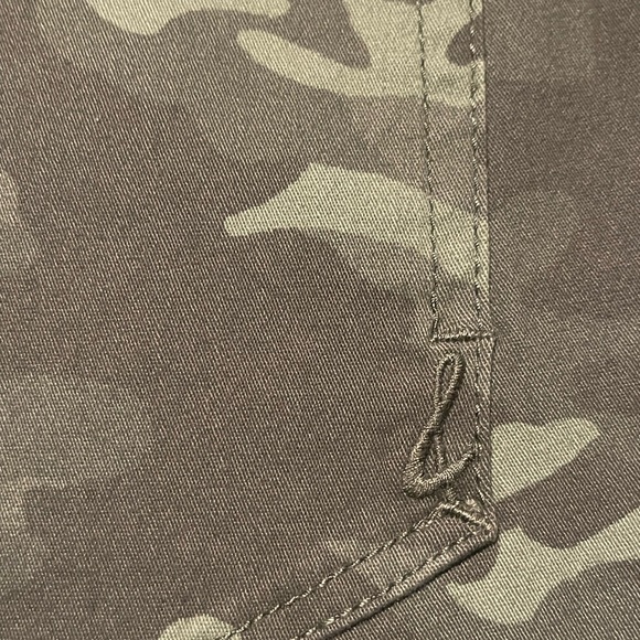 Style & Co Camouflage Skinny/Curvy Leg Jeans size 8 NWT - Picture 3 of 13